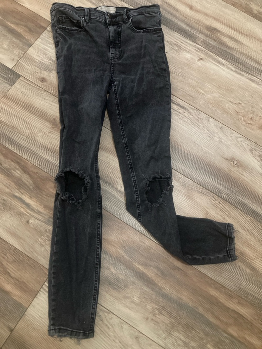 Free People Women’s Black Skinny Jeans Size 27 Distressed Knees